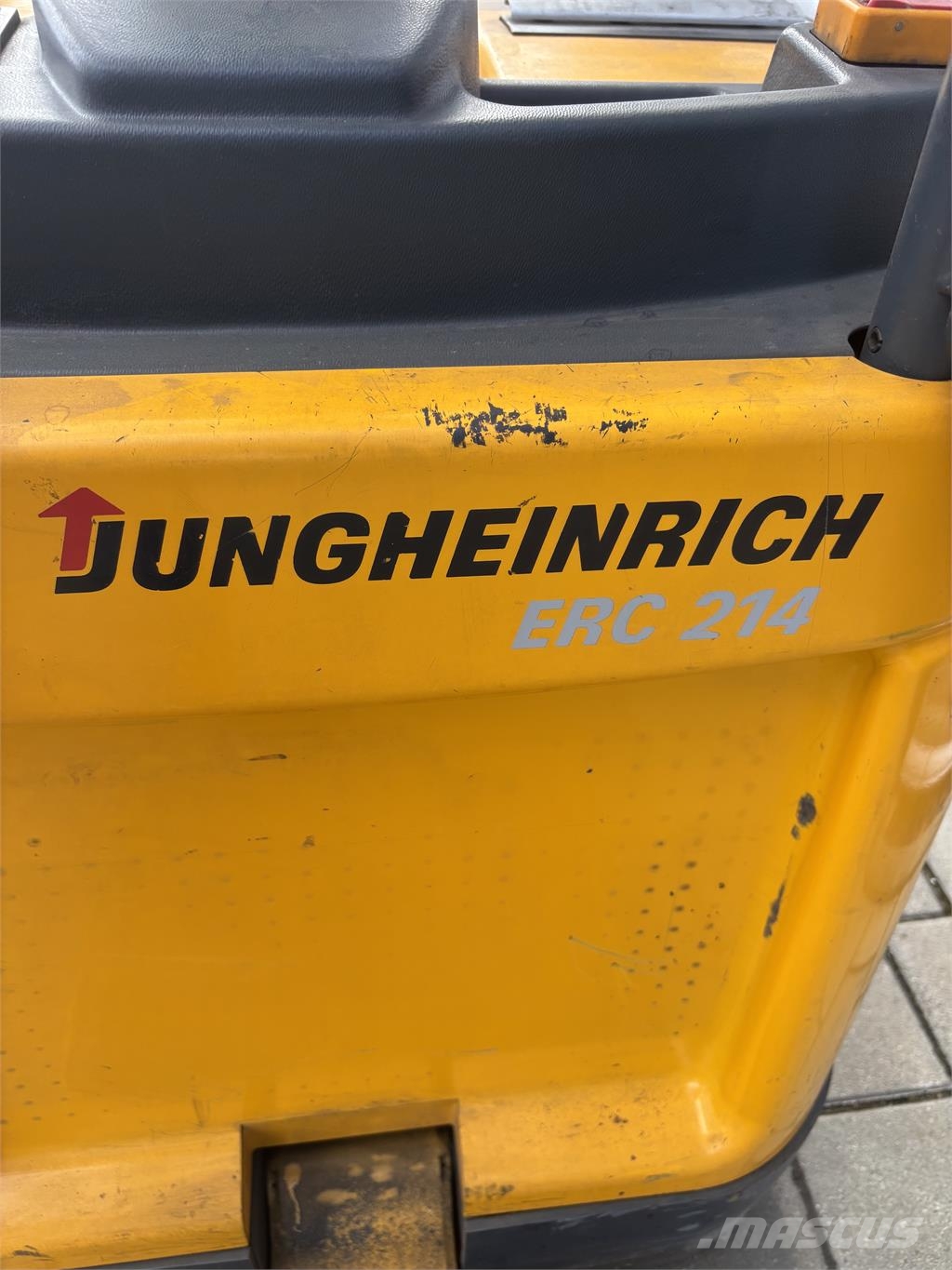 Jungheinrich ERC 214 Samopogonski ročni viličarji