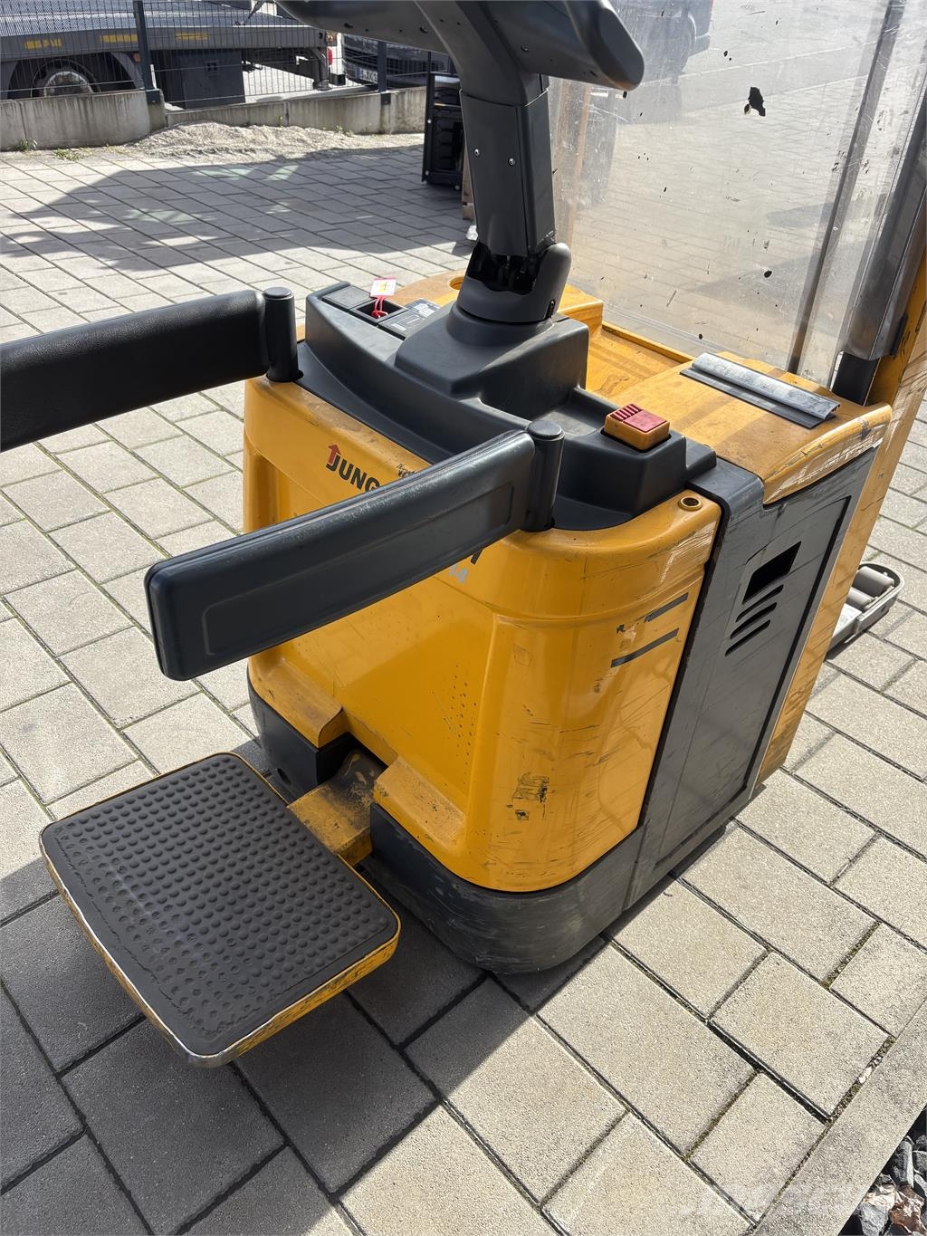 Jungheinrich ERC 214 Staplare
