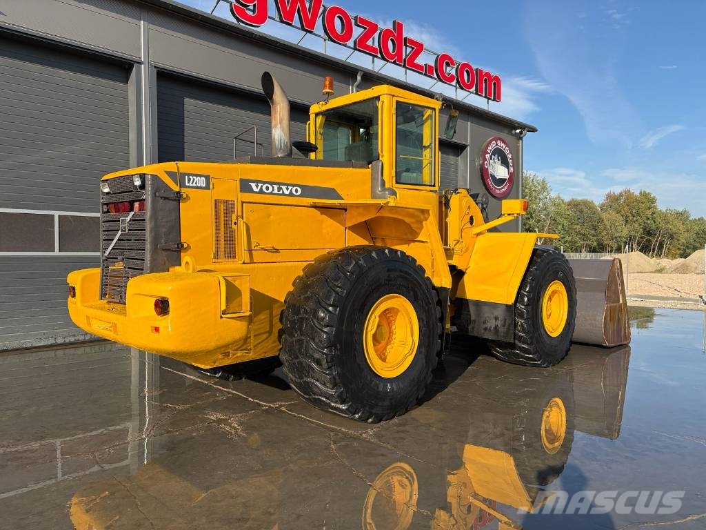 Volvo L 220 D Wielladers