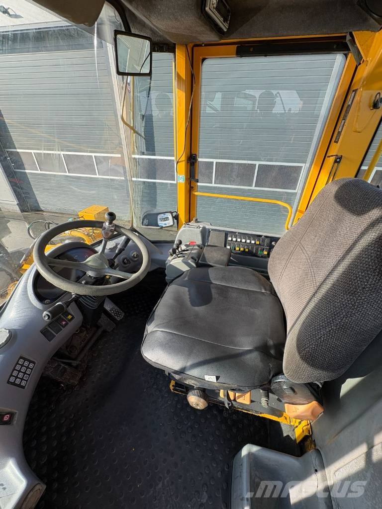 Volvo L 220 D Wielladers