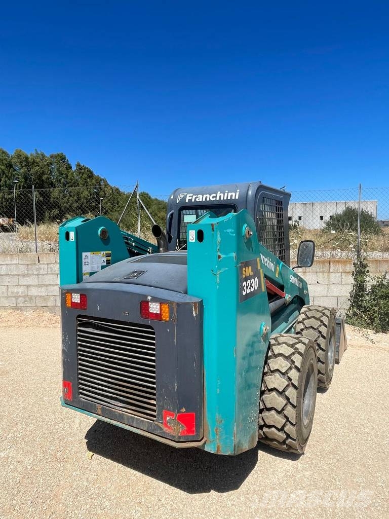 Sunward SWL 3230 لوادر صغيرة