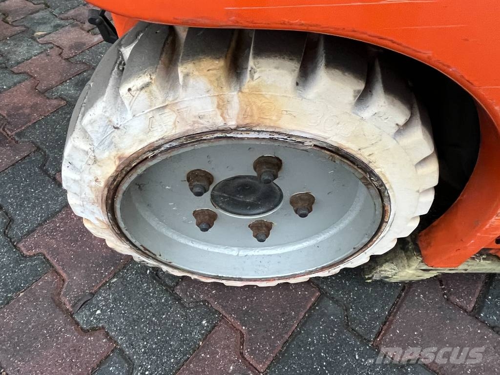 JLG TOUCAN 1210 V-4138 FOR EXPORT ONLY EO Вертикальні щоглові підйомники