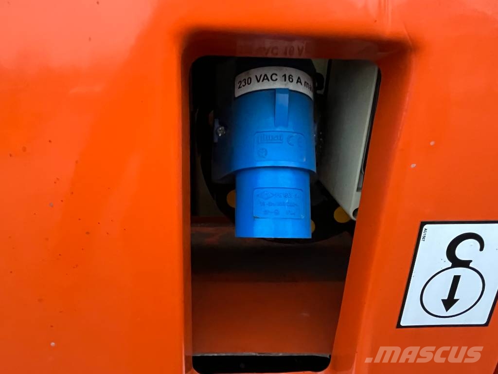 JLG TOUCAN 1210 V-4138 FOR EXPORT ONLY EO Вертикальні щоглові підйомники