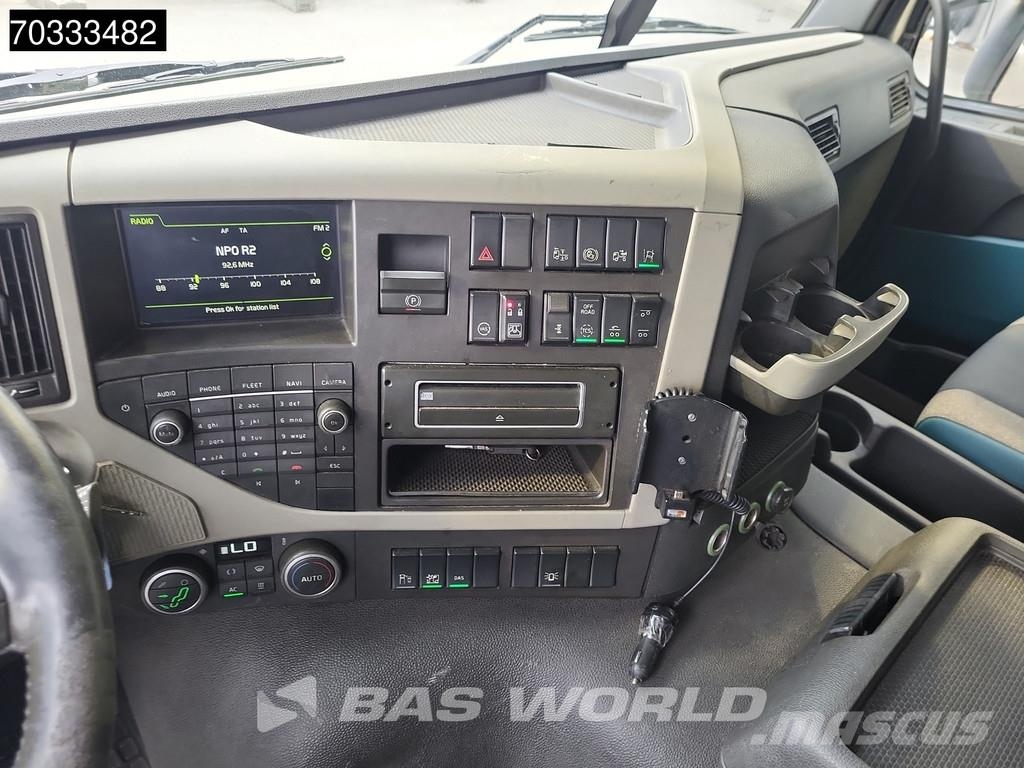 Volvo FM 410 FM 6X2 Machine transporter Hydraulic ramp W مركبات النقل