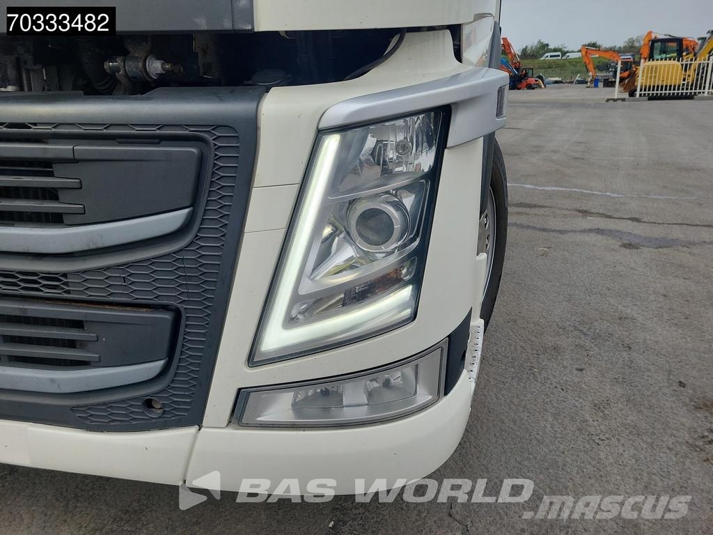Volvo FM 410 FM 6X2 Machine transporter Hydraulic ramp W مركبات النقل