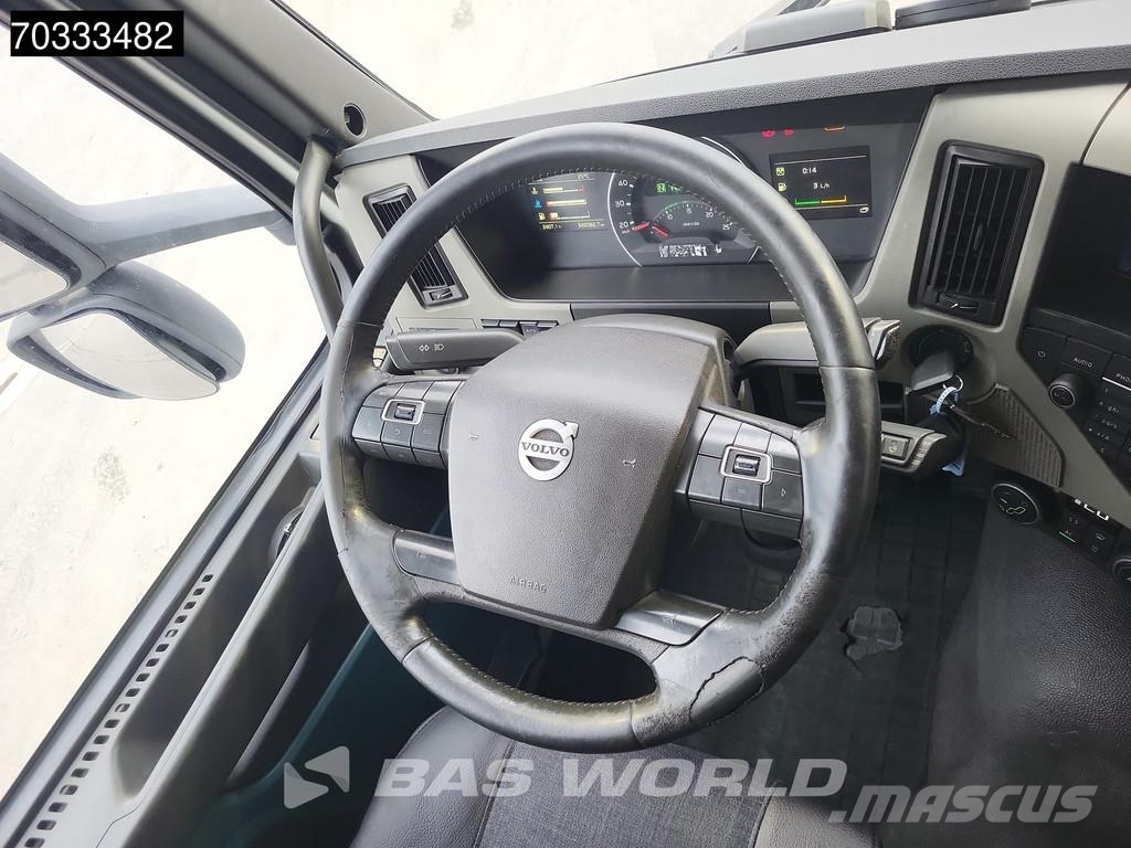 Volvo FM 410 FM 6X2 Machine transporter Hydraulic ramp W مركبات النقل