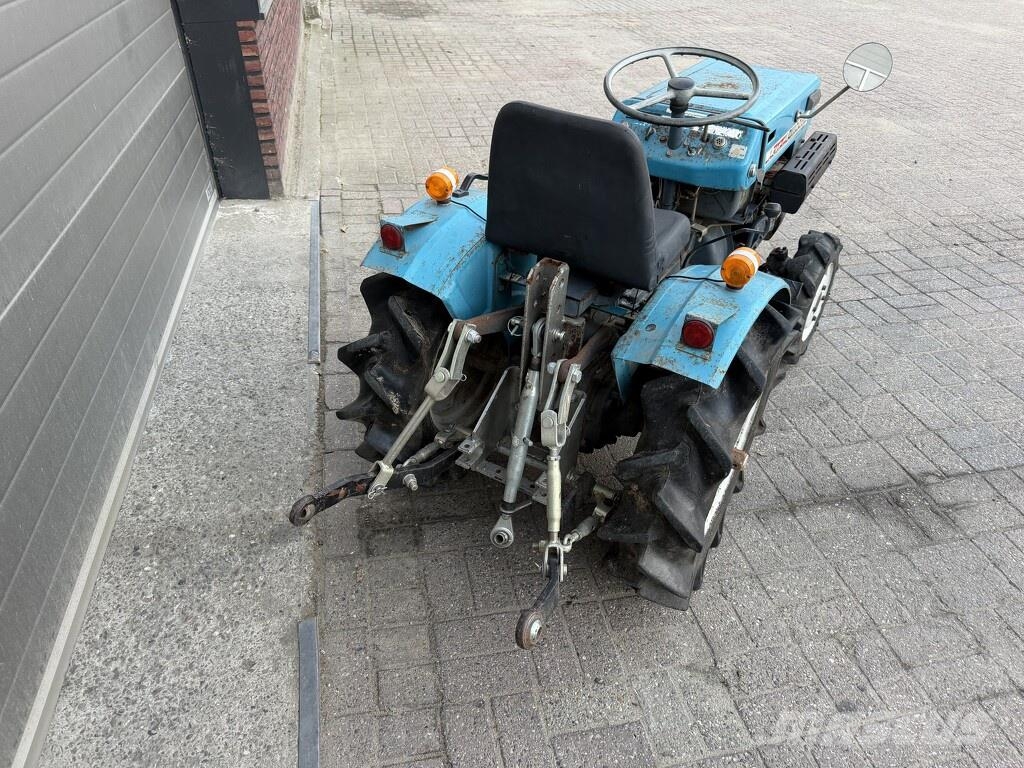 Mitsubishi D1100 FD 4WD minitractor الجرارات