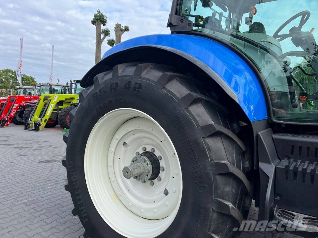 New Holland T7.230 Power Command الجرارات