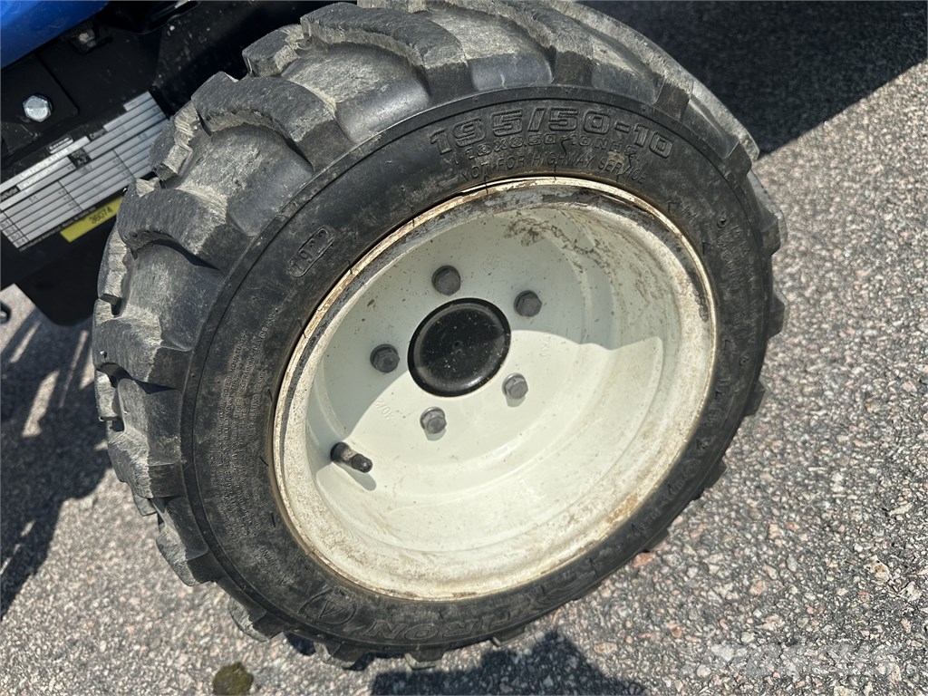 New Holland Boomer 25 C Tractores