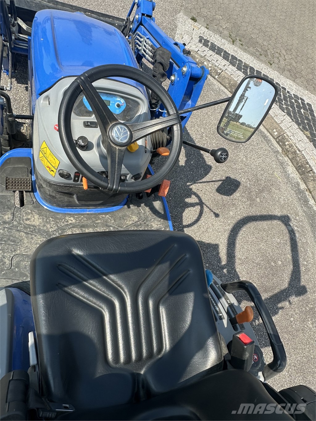 New Holland Boomer 25 C Tractores