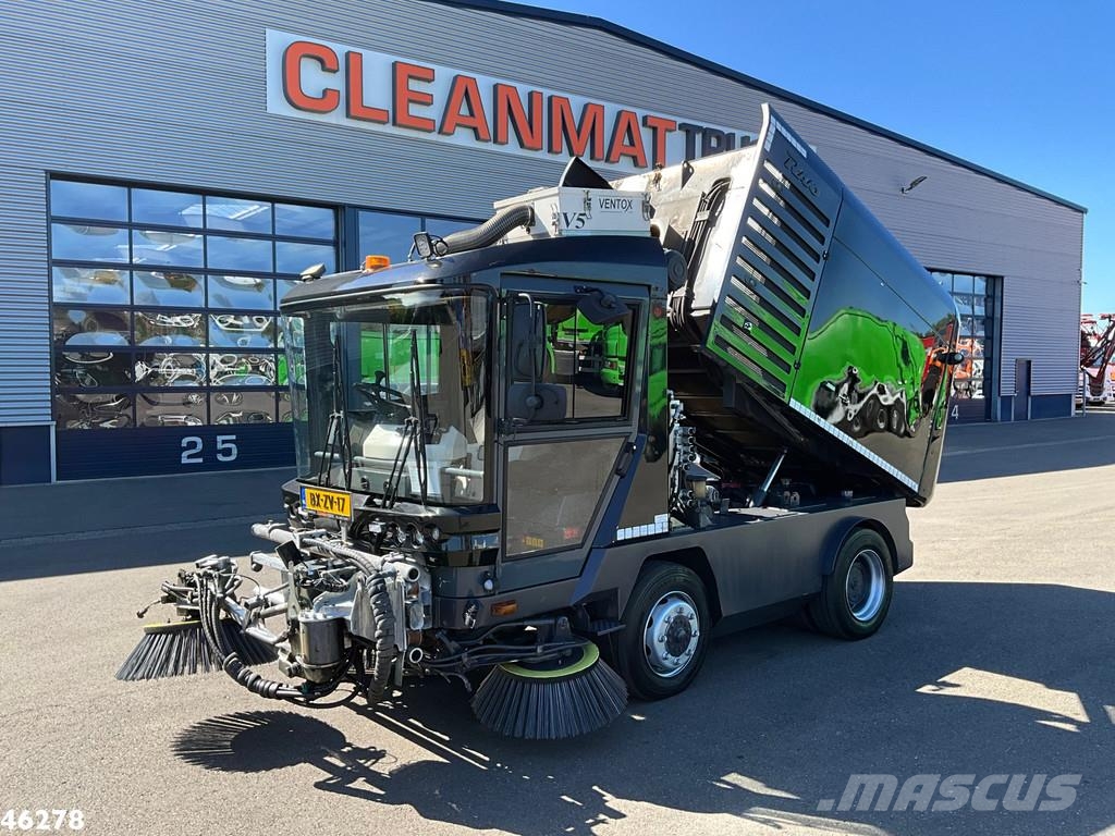 Ravo 580 with 3-rd brush Sweeper trucks
