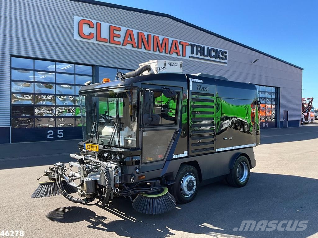 Ravo 580 with 3-rd brush Sweeper trucks