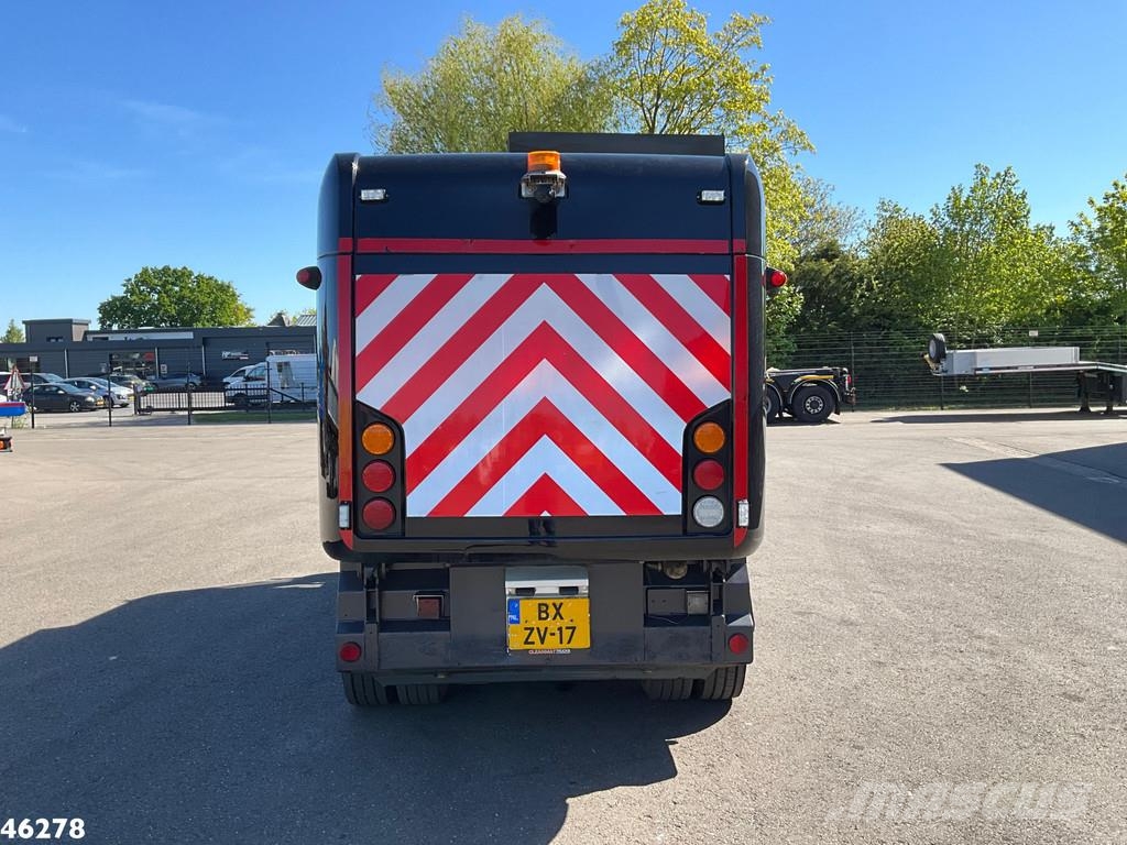 Ravo 580 with 3-rd brush Sweeper trucks