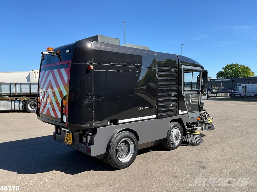 Ravo 580 with 3-rd brush Sweeper trucks