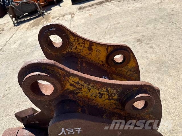 CAT 225 - 700 mm Retroexcavadoras