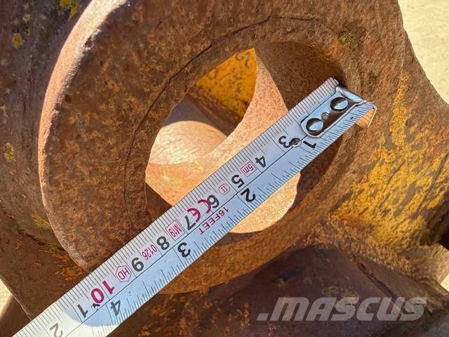 CAT 225 - 700 mm Retroexcavadoras