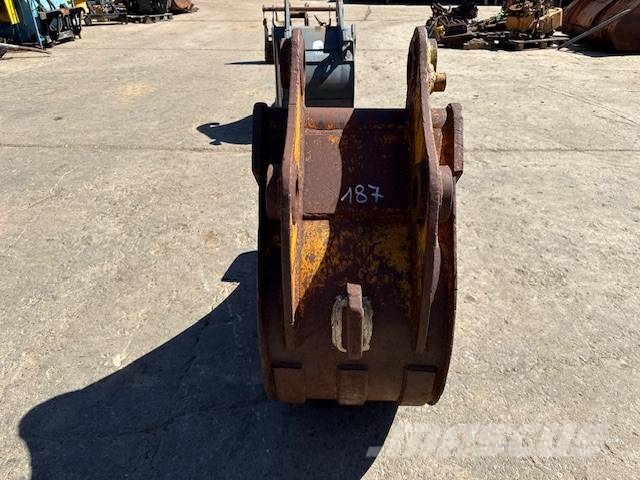CAT 225 - 700 mm Retroexcavadoras