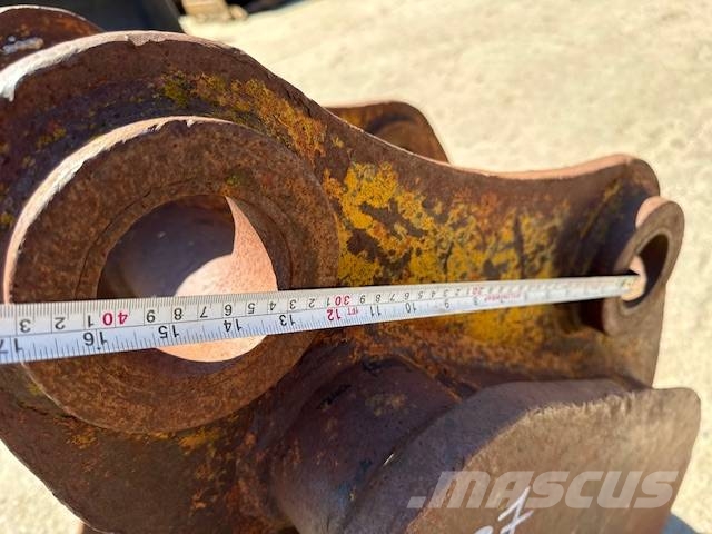 CAT 225 - 700 mm Retroexcavadoras
