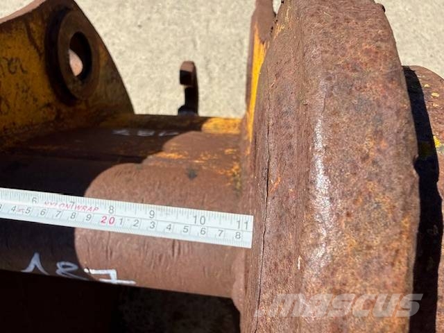 CAT 225 - 700 mm Retroexcavadoras