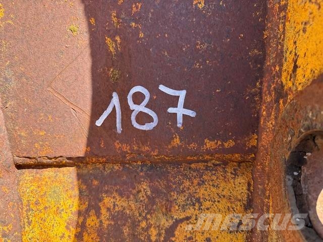 CAT 225 - 700 mm Retroexcavadoras