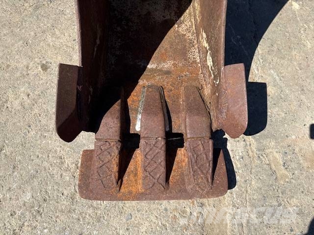 CAT 225 - 700 mm Retroexcavadoras