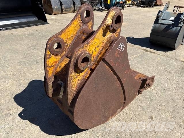 CAT 225 - 700 mm Retroexcavadoras