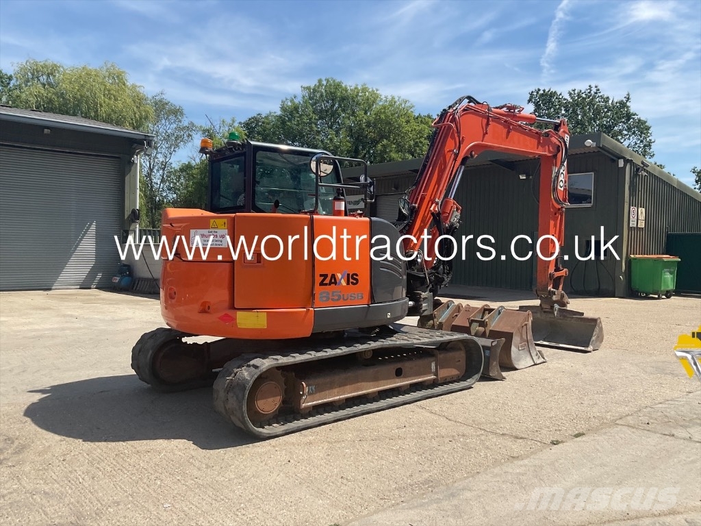 Hitachi ZX 85 US B حفارات وسط 7 طن - 12 طن