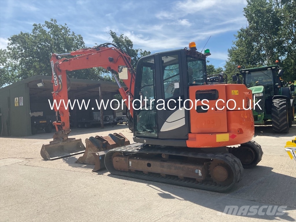 Hitachi ZX 85 US B حفارات وسط 7 طن - 12 طن