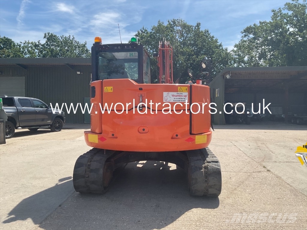 Hitachi ZX 85 US B حفارات وسط 7 طن - 12 طن