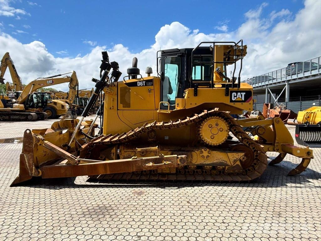 CAT D6T LGP Crawler dozers