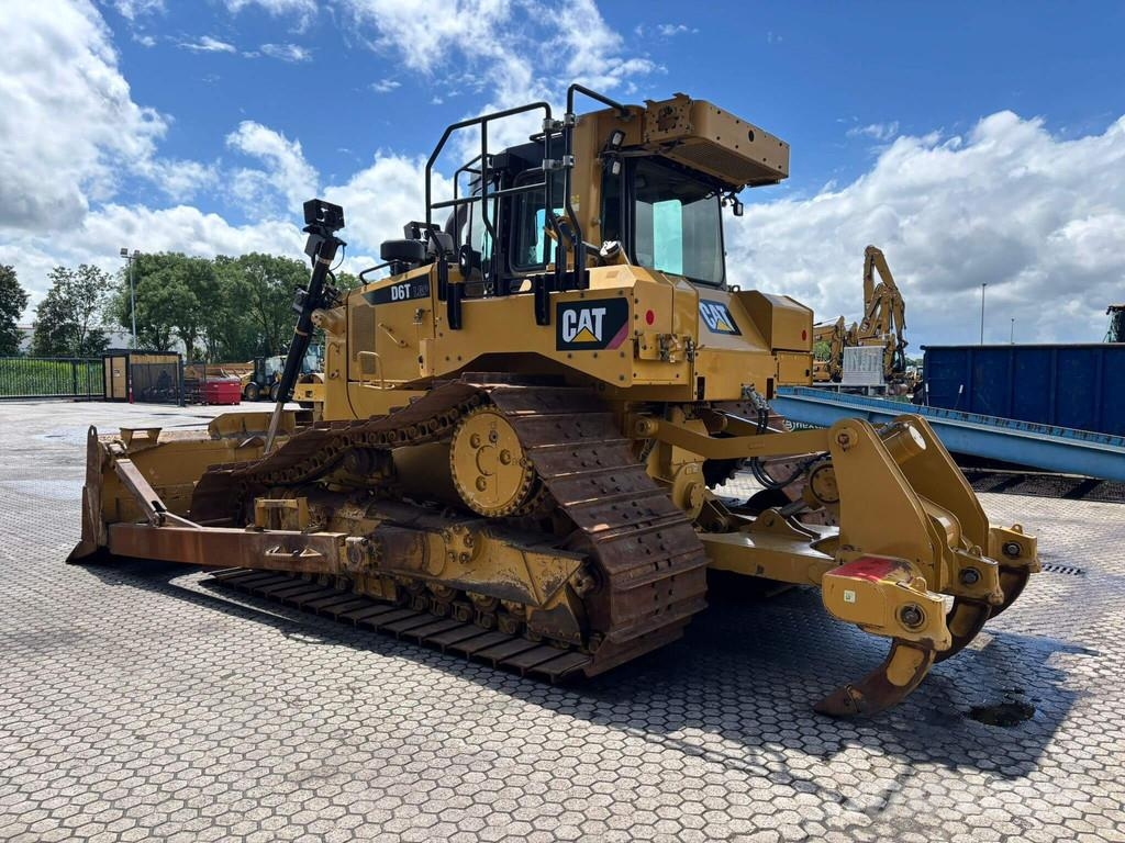 CAT D6T LGP Crawler dozers