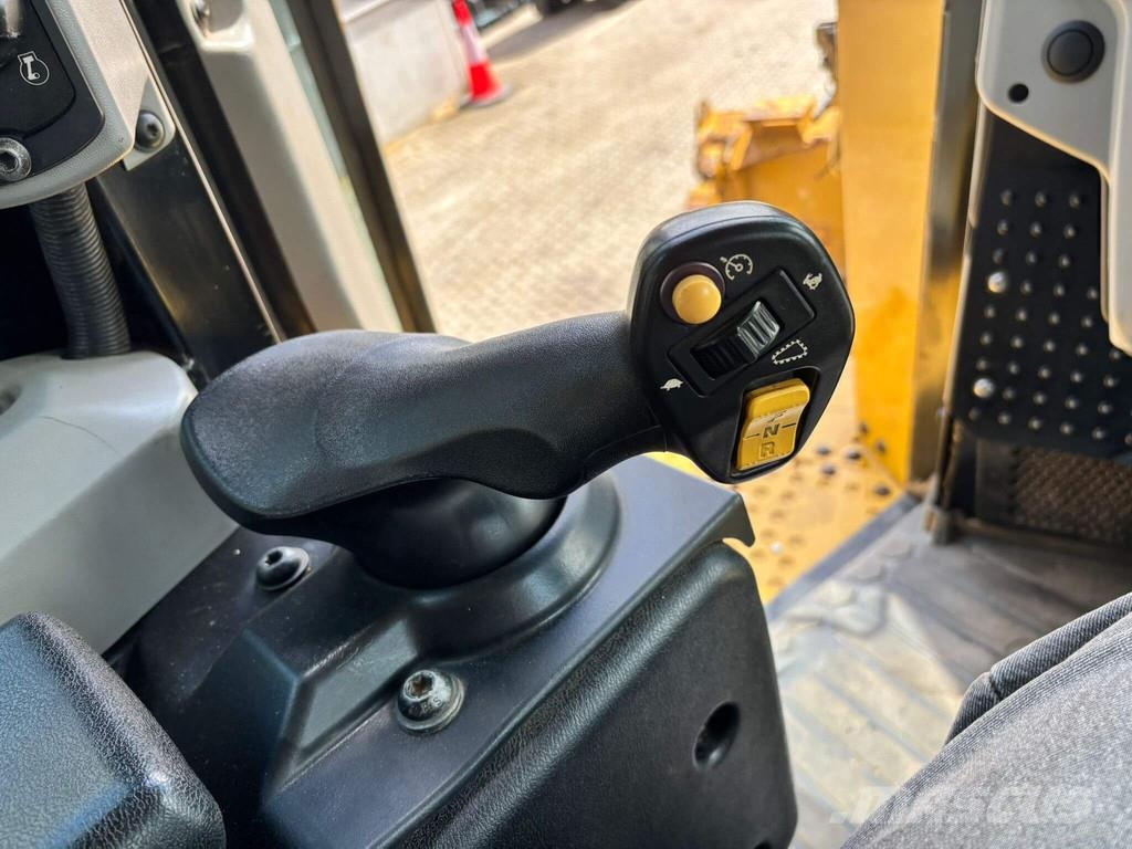 CAT D6T LGP Crawler dozers
