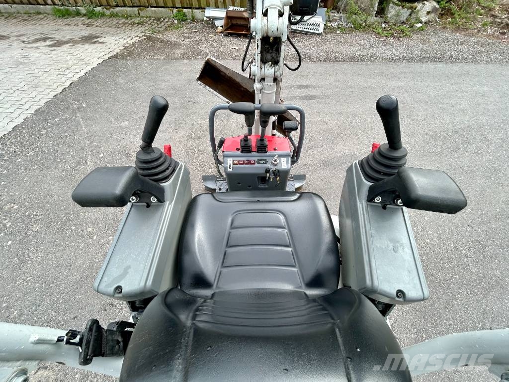 Takeuchi TB 210R V1 小型挖土機/掘鑿機<7t(小型挖掘機)