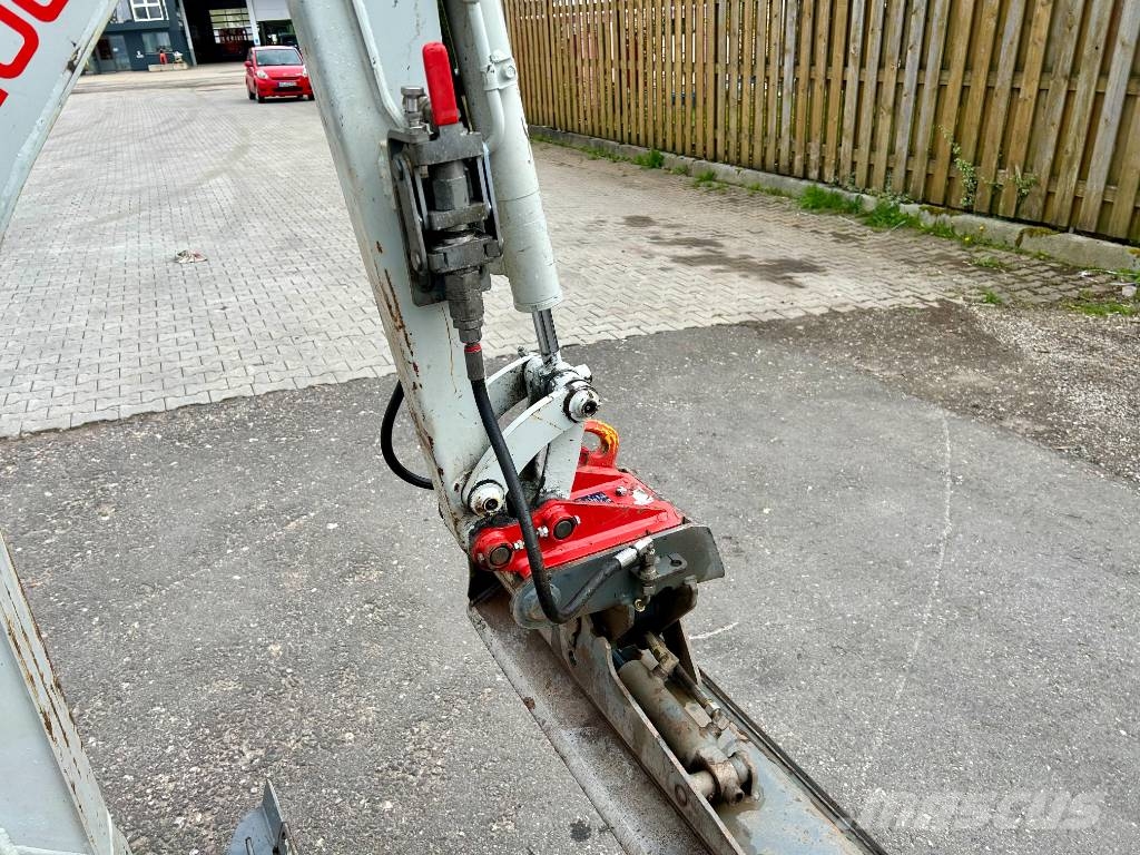 Takeuchi TB 210R V1 小型挖土機/掘鑿機<7t(小型挖掘機)