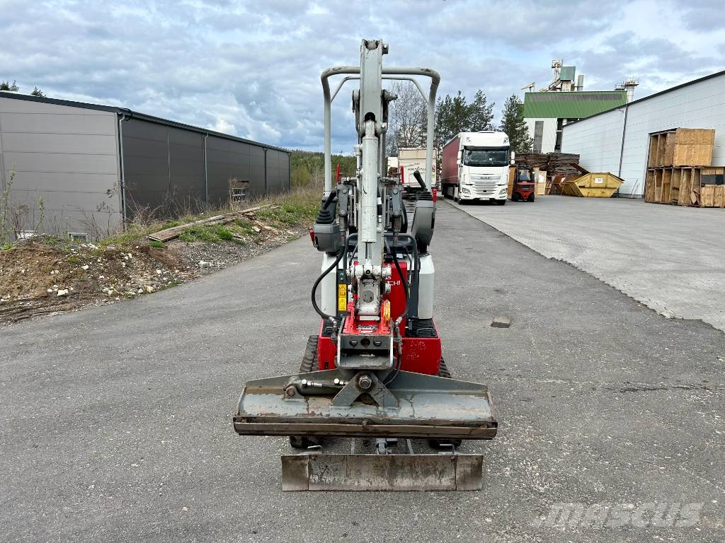 Takeuchi TB 210R V1 小型挖土機/掘鑿機<7t(小型挖掘機)