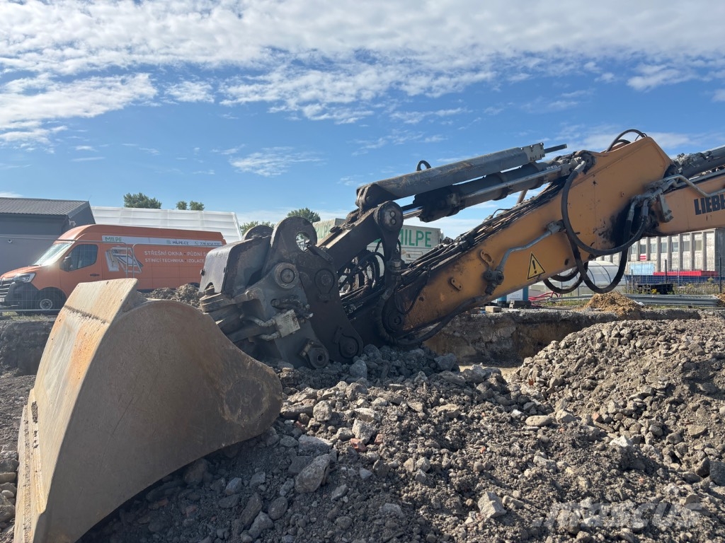 Liebherr 922 Crawler excavators
