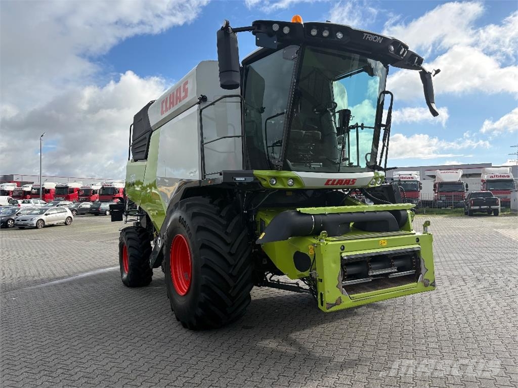 CLAAS TRION 750 *370 Trommelstunden* Combine harvesters