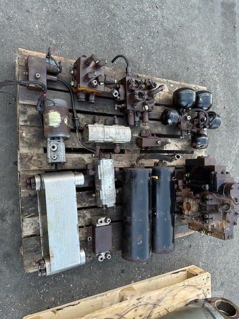 Volvo L 180 E HYDRAULIC PARTS COMPLET Hydraulik