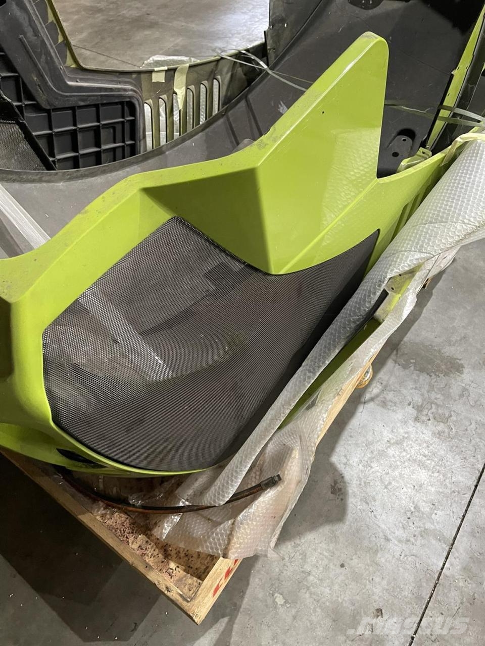 CLAAS Axion 820 Motorhaube Kotflügel Seitendeckel Other tractor accessories