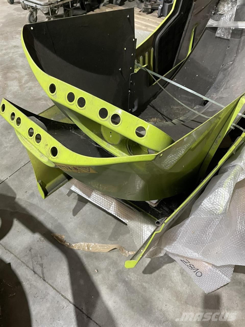 CLAAS Axion 820 Motorhaube Kotflügel Seitendeckel Other tractor accessories