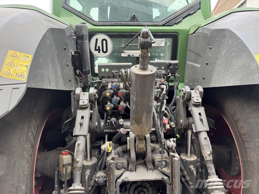 Fendt 824 VARIO PROFI + Трактори