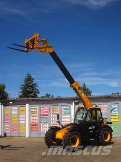 JCB 531 - 70 TURBO 4x4x4 - 7.0m / 3.1t. Verreikers