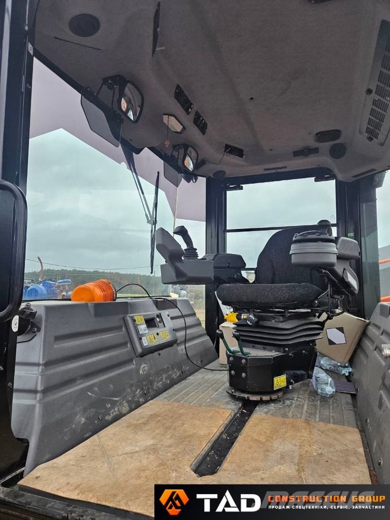 CAT CB 13 其他压路机