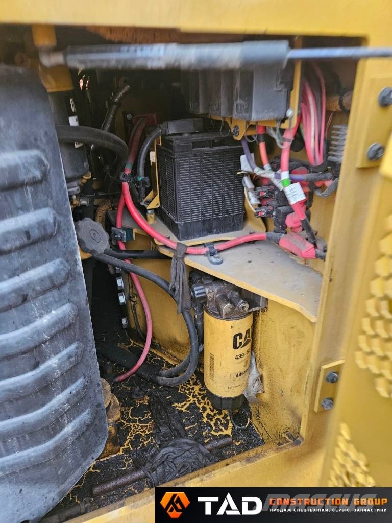 CAT CB 13 其他压路机