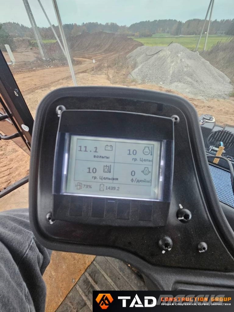 CAT CB 13 其他压路机