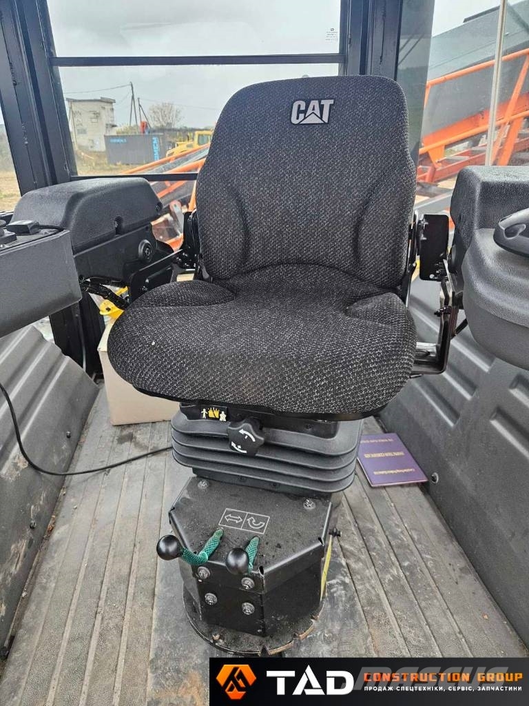 CAT CB 13 其他压路机