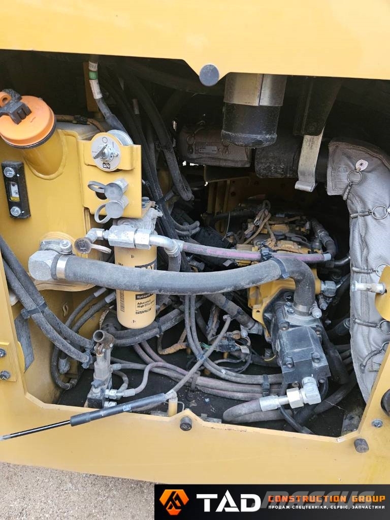 CAT CB 13 其他压路机