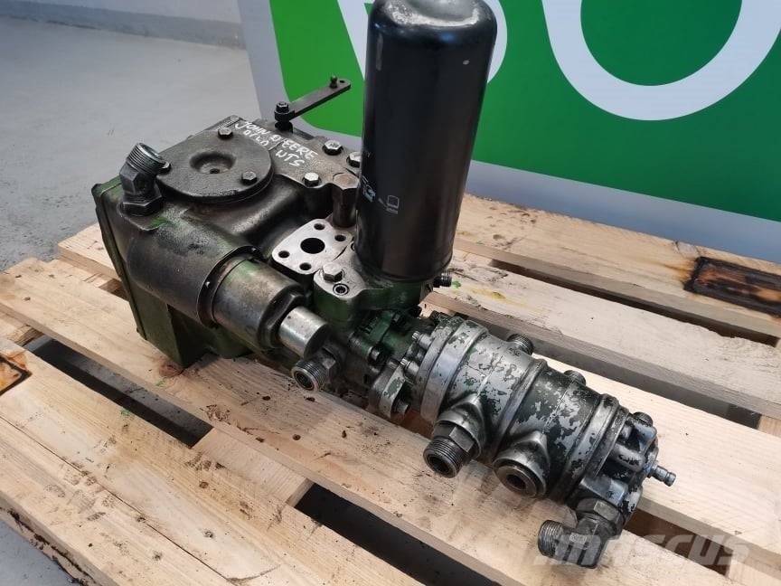 John Deere 9640 WTS {AH161250} hydraulic pump Hydraulika