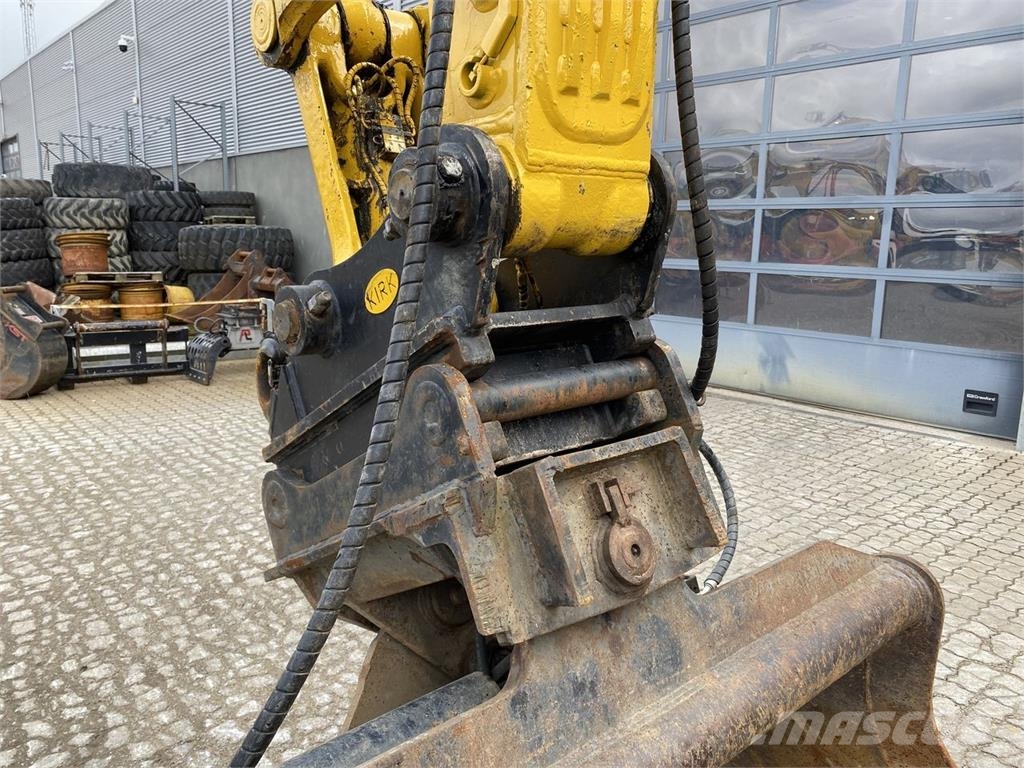 Komatsu PC240LCD-11 Εκσκαφείς με ερπύστριες