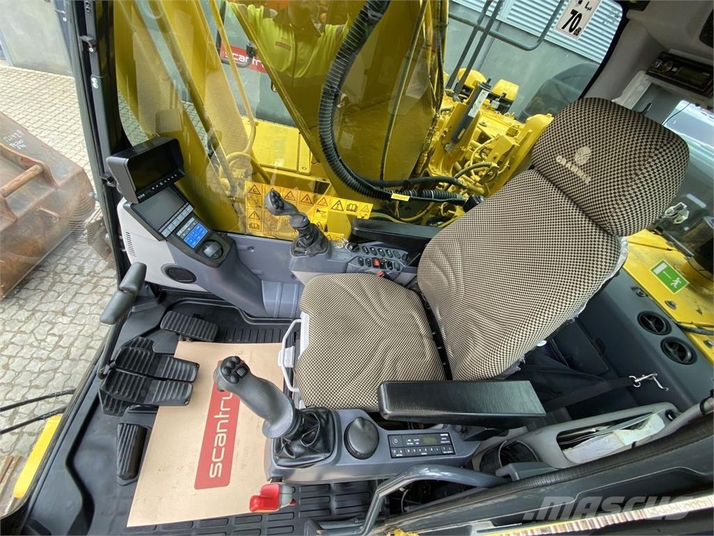 Komatsu PC240LCD-11 Εκσκαφείς με ερπύστριες